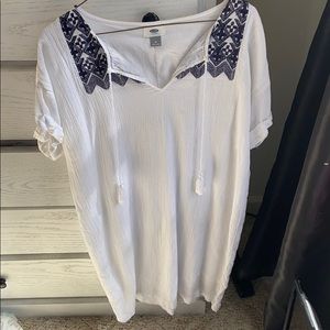 White sundress with navy accents.